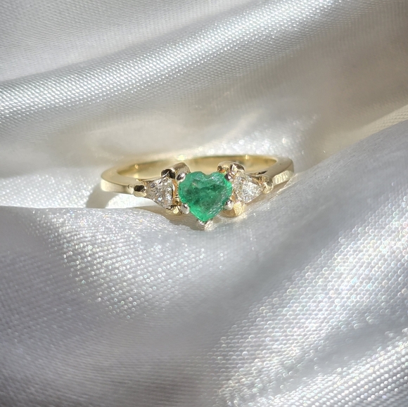 Emerald Heart Trilliant Diamonds 14k Ring - Picture 6 of 9